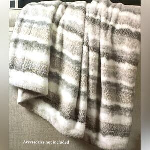 LIFE COMFORT® ARTISAN MIXED YARN THROW 60 in x 70 in NWT Beige